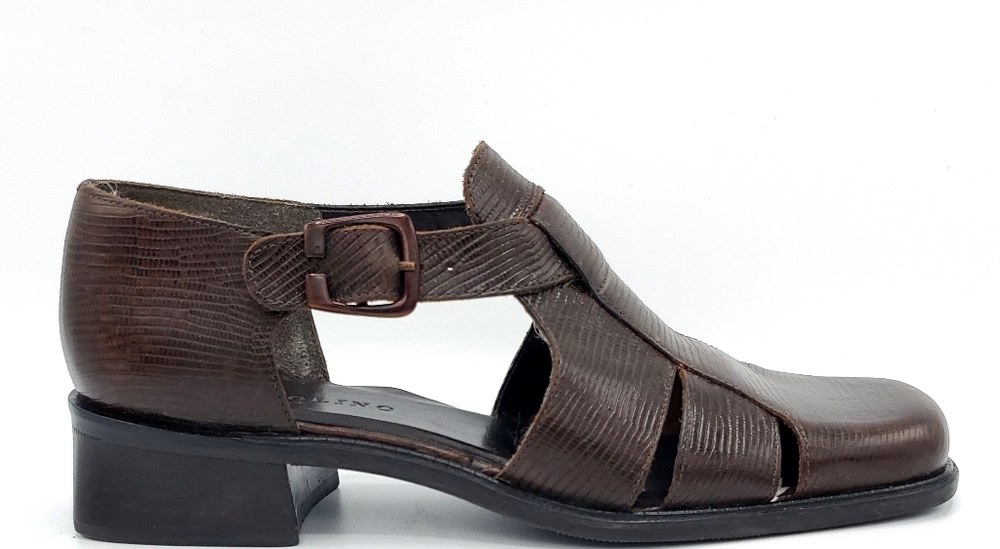 BANDOLINO FAYE Close Toed Buckle Sandals size 8 M
